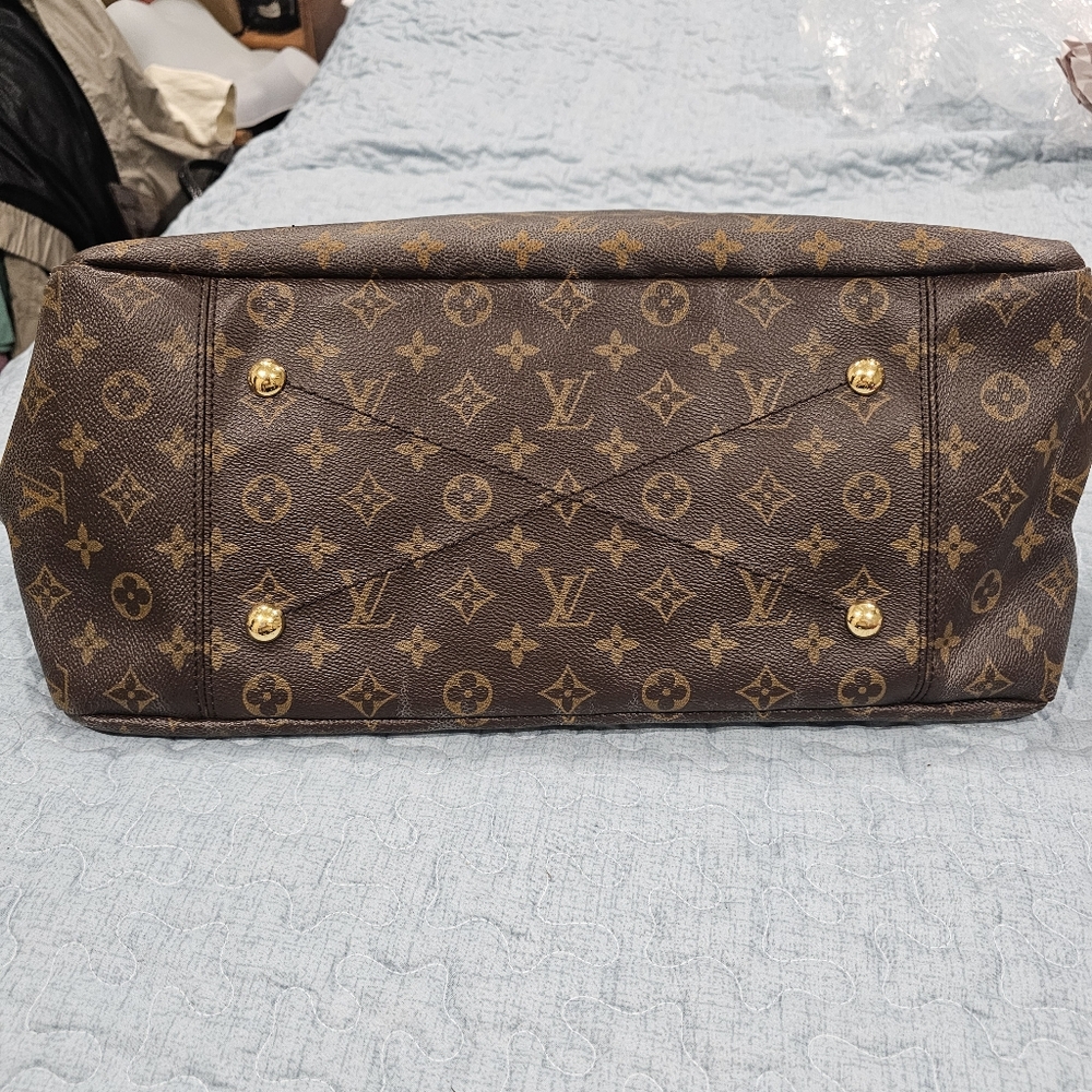 Louis Vuitton Artsy MM Monogram Hobo Bag, Read Description - Picture 7 of 16